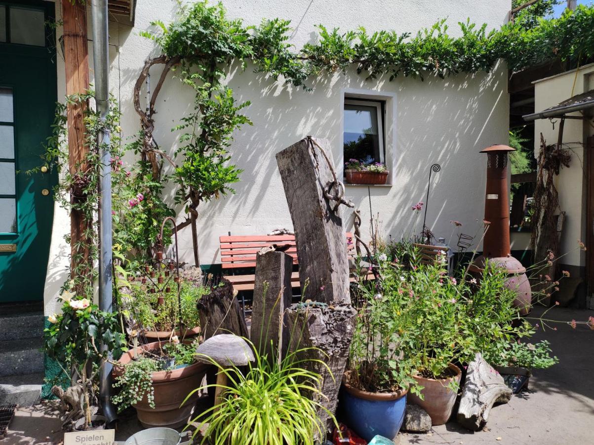 Gartenzimmer Mit Strassenbahn Zu Dom Und Messe ケルン エクステリア 写真